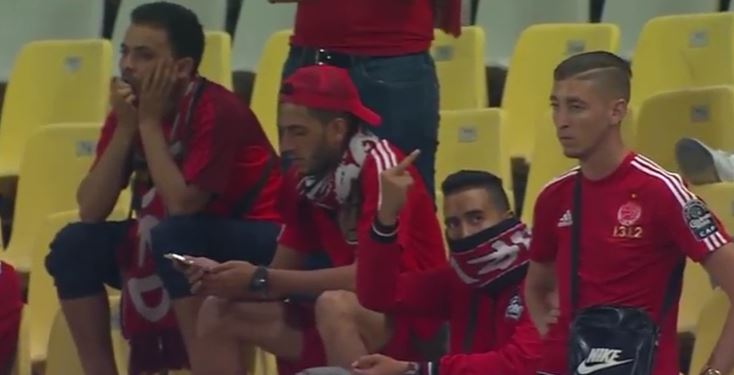 wydad-fans-finger